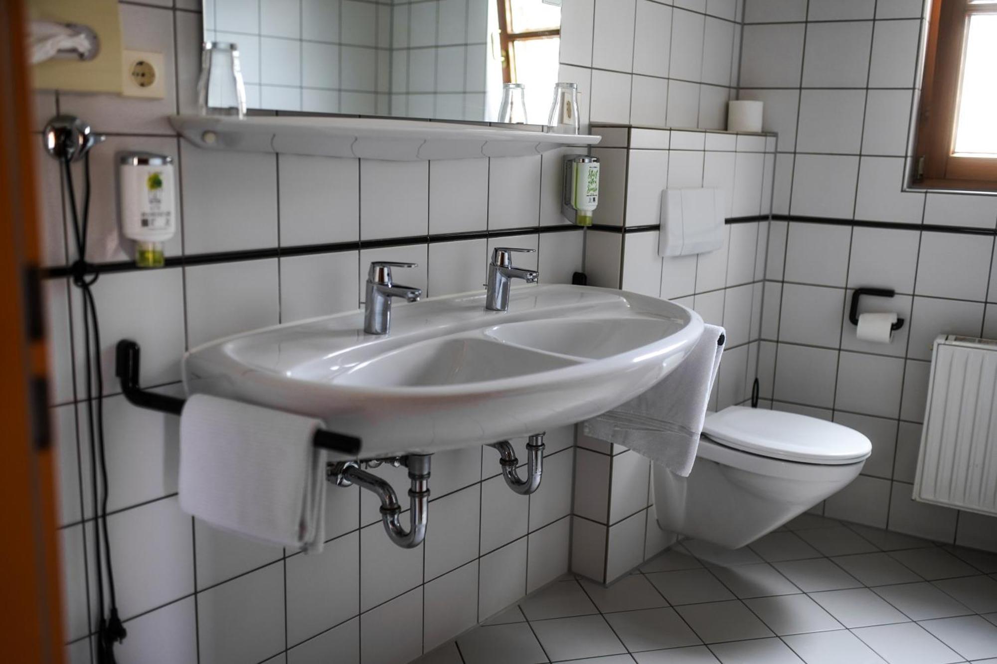 Hotel Erlenbacher Hof Бад-Гомбург-фор-дер-Гее Екстер'єр фото