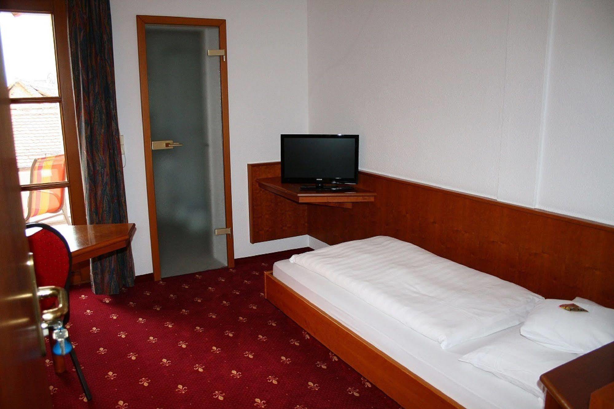 Hotel Erlenbacher Hof Бад-Гомбург-фор-дер-Гее Екстер'єр фото