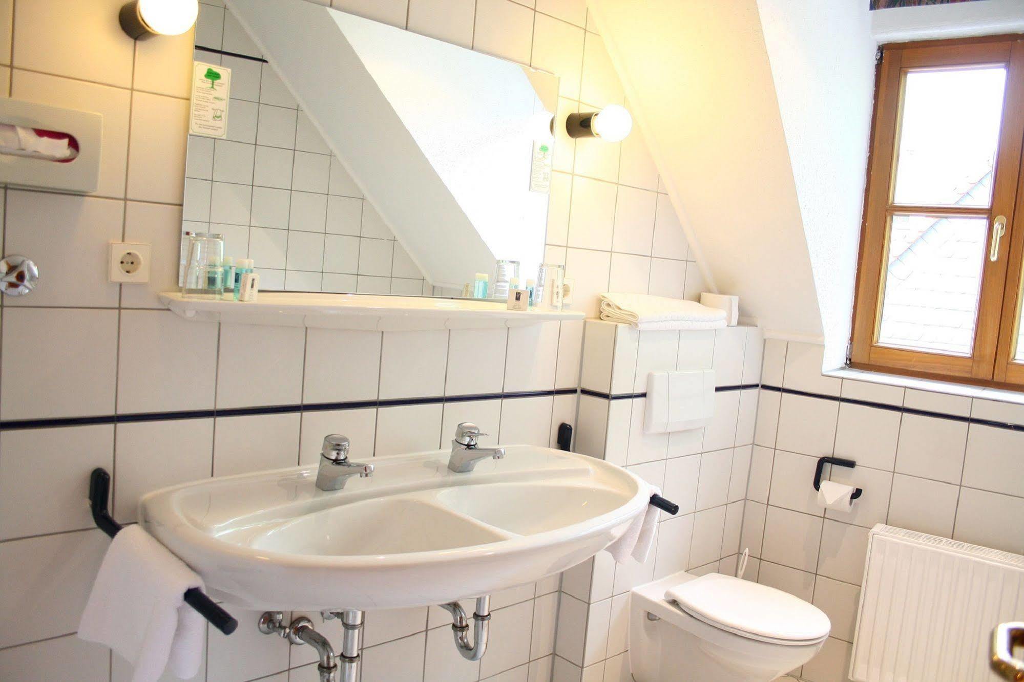 Hotel Erlenbacher Hof Бад-Гомбург-фор-дер-Гее Екстер'єр фото
