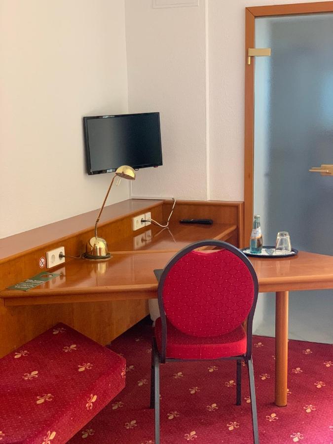Hotel Erlenbacher Hof Бад-Гомбург-фор-дер-Гее Екстер'єр фото
