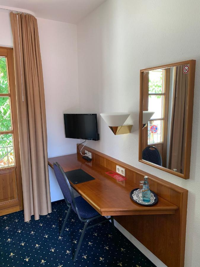 Hotel Erlenbacher Hof Бад-Гомбург-фор-дер-Гее Екстер'єр фото